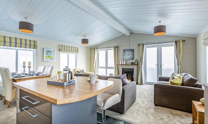 King's Lynn Ski Chalet | Spacious and contemporary lodge, great for a couple or family escape.