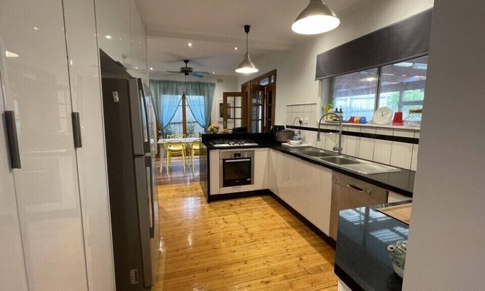 Mentone House | Spacious and cozy 3 bedroom home