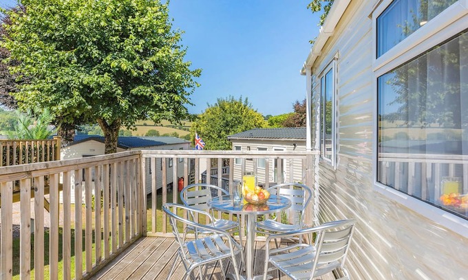Axminster House | Spacious and luxurious 12ft-wide caravan with one double and one twin.