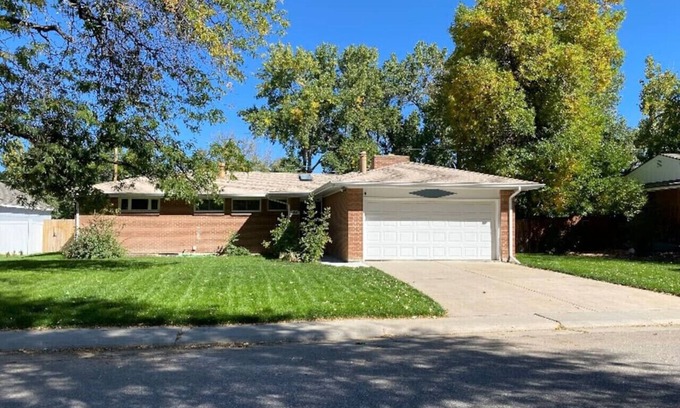 Littleton House | Spacious and Quiet Home in Centennial