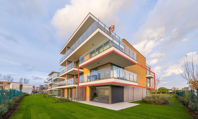 Wilskerke Apartment | Spacious apartment with sunny terrace