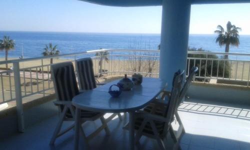 Aguilas Apartment | Spacious Apartment in Águilas with Sea View and Pool