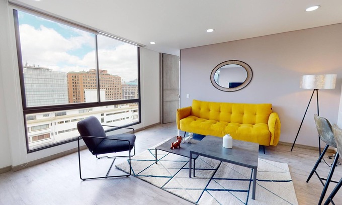 Calle 100 Apartment | Spacious Apartment on 10th Floor in Bogota