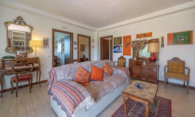 Castiglione del Lago Apartment | Spacious apartment with all amenities within walking distance of Castiglione del Lago.