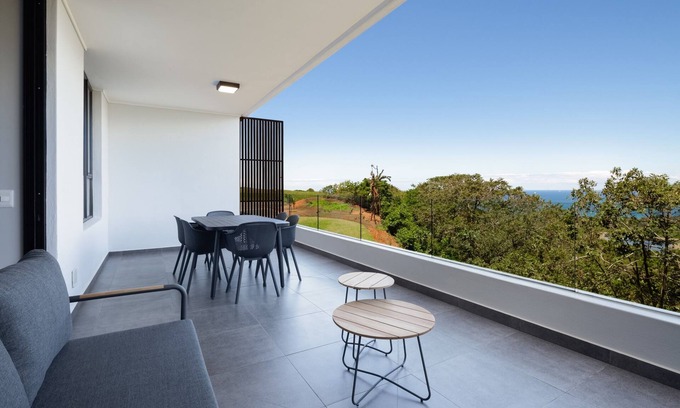 Umhlanga Ridge Apartment | Spacious Apartment with Sea Views , Inverter