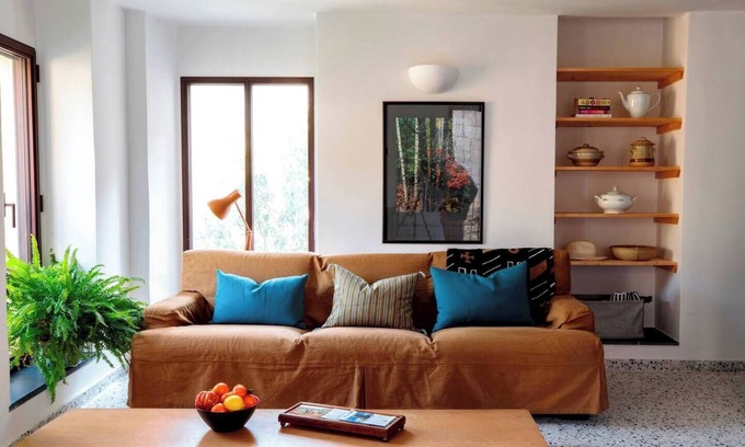 Moltedo Apartment | Spacious apartment with pool in historic palazzo above the Italian Riviera