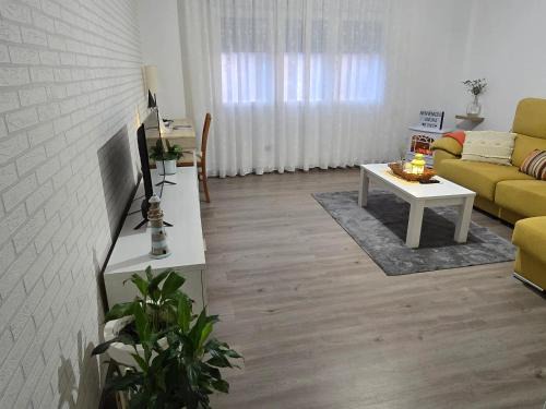 O Grove Apartment | Spacious apartment with sea view in O Grove, 110 m²