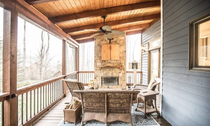 Hendersonville House | Spacious Apple Valley Home with Mountain Views