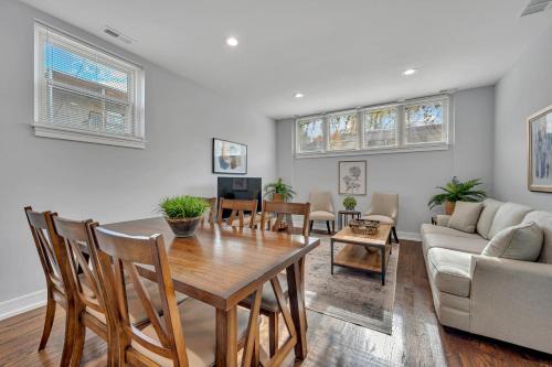 Bucktown House | Spacious Bucktown Sanctuary