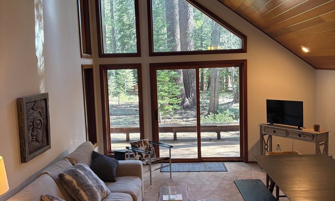 Truckee House | Spacious but Cozy Tahoe Donner Getaway
