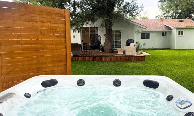 Cedar Park House | Spacious Cedar Park Retreat | Backyard Oasis