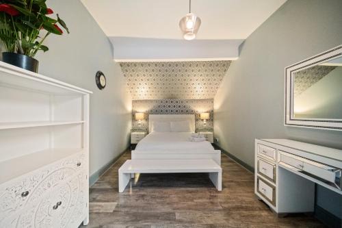 Lytham St. Anne's House | Spacious, Central Townhouse with Hot Tub & Free Parking