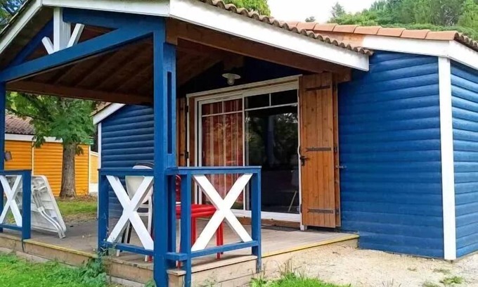 Vouneuil-sur-Vienne Ski Chalet | Spacious chalet with 3 bedrooms and 2 bathrooms sleeps 6