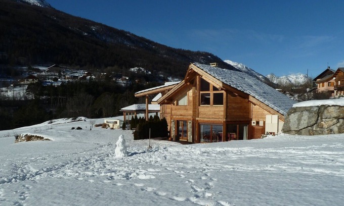 Forville Ski Chalet | Spacious chalet for families in the French Alps in a sunny location