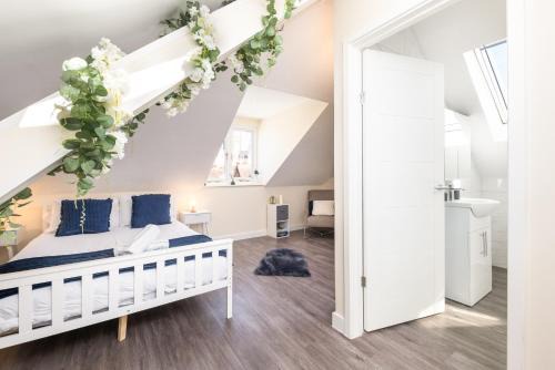 The King's Mile Apartment | Spacious City Centre Penthouse Gem - Cathedral Views!