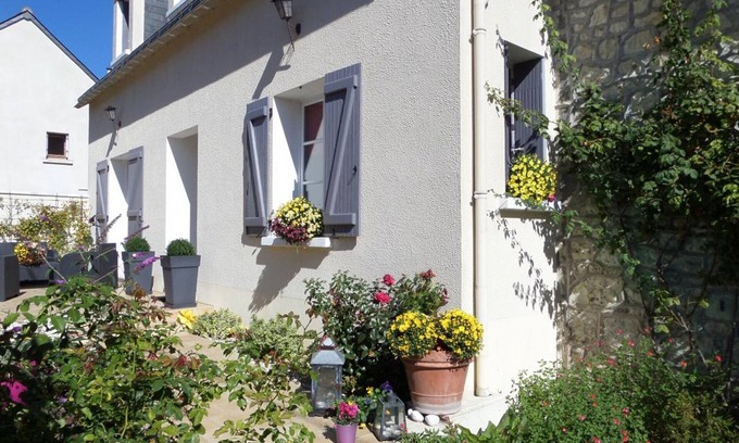 Cravant-les-Coteaux Cottage | Spacious Cottage with Garden in Touraine Vineyards — Sleeps 10, Near Loire Castles