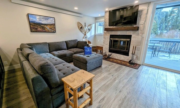Mountain House Condo | Spacious Condo with a Hot Tub On Site!