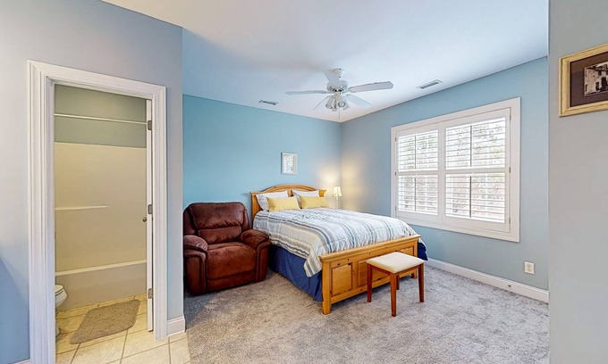 St. James Condo | Spacious condo with marina, pool access, streaming & AC