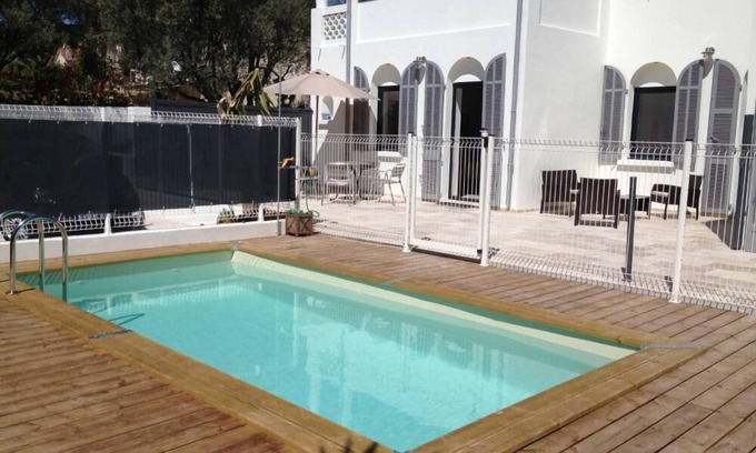 Sanary-sur-Mer House | Spacious, cosy air-conditioned apartment in villa with pool near beach and shops