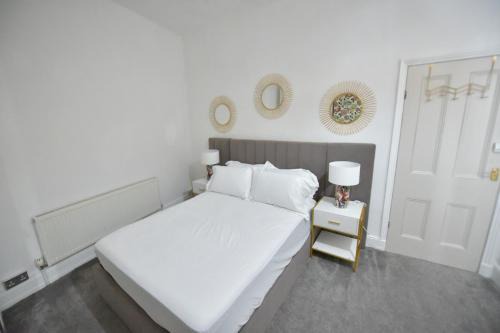 Offerton Park House | Spacious & Cosy Double Bed Room Stockport