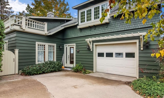 Leland Cottage | Spacious Cottage in Leland Walk2Beaches&Village Best Location in Leelanau County