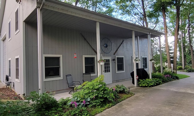 Tawas City Cottage | Spacious cottage near Lake Huron between Tawas and AuGres