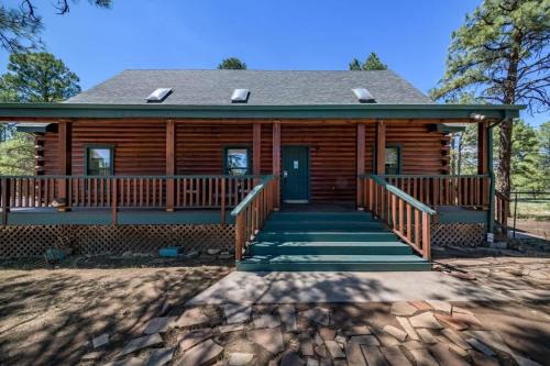 Flagstaff House | Spacious Cozy Cabin Retreat on 5-Acres with HotTub
