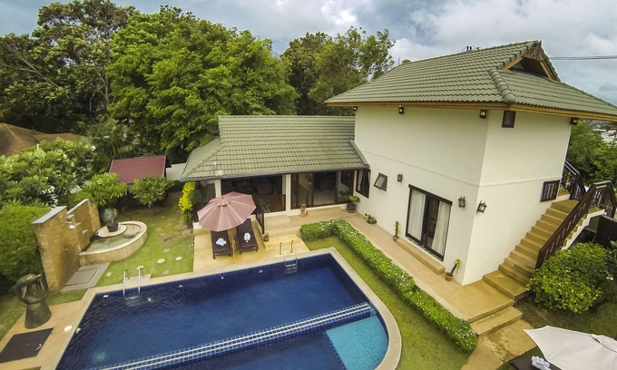 Moo 5 Villa | Spacious deluxe 6 bed room villa with pool in beach resort on Samrong Bay laguna