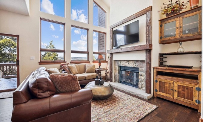Frisco House | Spacious Dog-Friendly 4BR Townhome in Frisco - short drive to Breckenridge!