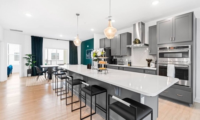 Downtown House | Spacious Downtown Raleigh Urban Retreat 2400 SQ. FT.