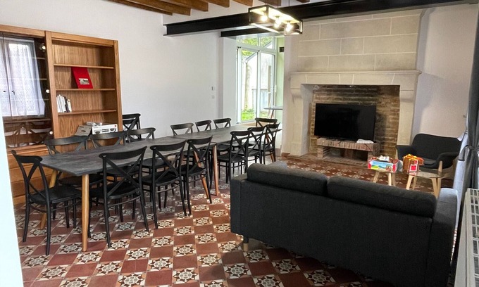 Chahaignes Cottage | Spacious Family Cottage with Garden, Terrace, and Wifi near Le Mans and Tours