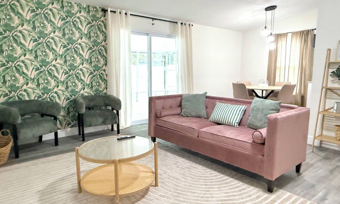 Carrollwood House | Spacious Family Dog Friendly Near TPA Airport Mall Highway 3 Bedroom Fenced Yard