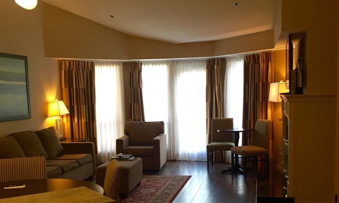 Kelowna Central Business District Condo | Spacious Family Friendly 2 Bedroom Vacation Suite on the Lake