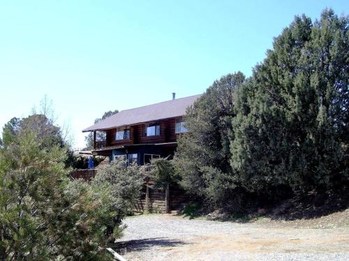 Diamond Valley House | Spacious Family-Friendly Log Cabin Rental for 14 Guests near Prescott, Arizona