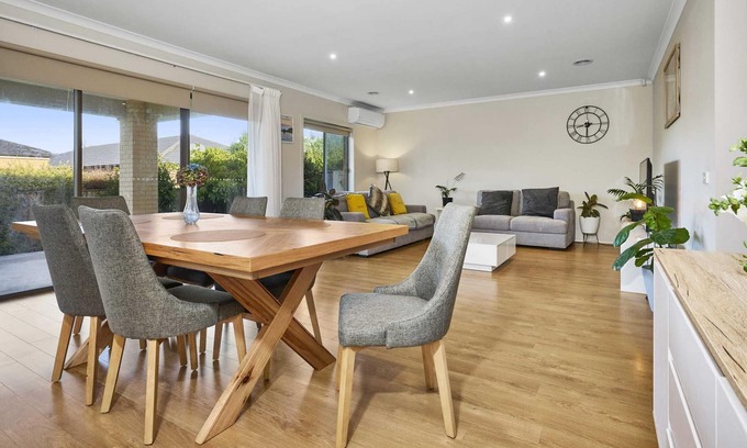Point Cook House | Spacious family home near Sanctuary Lakes