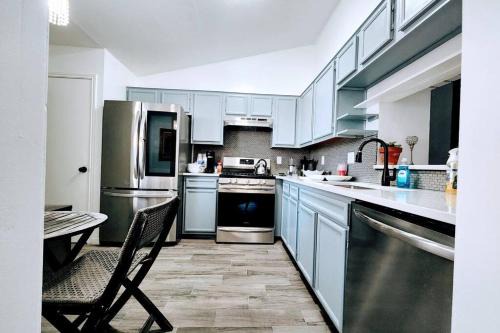 The Hermitage House | Spacious Family Home in Round Rock w Private Yard