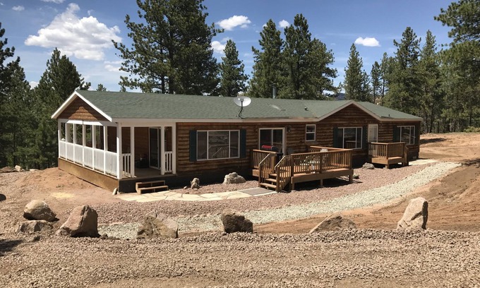Florissant House | Spacious family home just waiting for you & yours to begin your next adventures