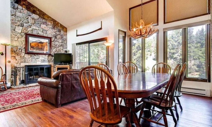 Four O'Clock Condo | Spacious Family Lodge – 2 Blocks to Main St, Dual Fireplaces