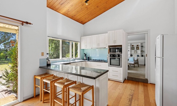 Queenscliff House | Spacious Family Retreat with Garden & Bay Views