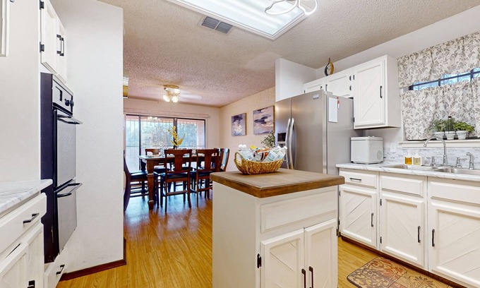 Bonanza House | Spacious family retreat close to park, with WiFi, central AC, W/D, work space