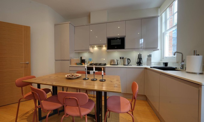 Shoreditch Apartment | Spacious first-floor apartment with lift access on Great Titchfield Street. Sleeps 18 with 3 bedrooms, 3 living rooms, 3 kitchens, and 3 bathrooms. Steps from Oxford Street and Soho.