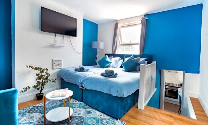 Stroud Green Apartment | Spacious Flat - Moments To City Centre - Sleeps 4
