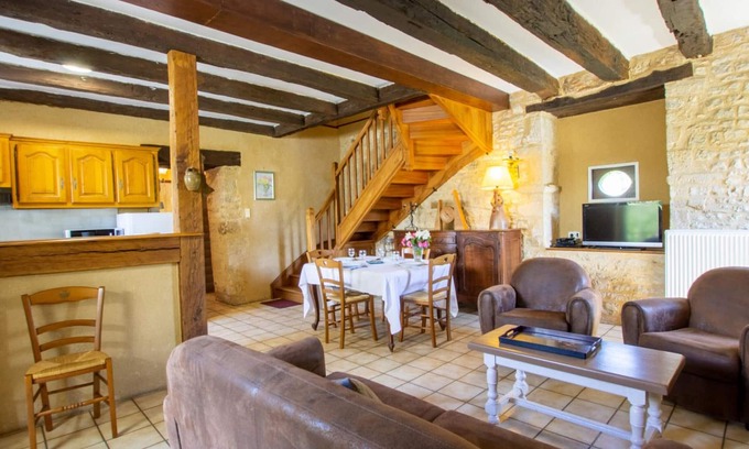 Saint-Aubin-de-Nabirat Cottage | Spacious house with enclosed garden near Sarlat
