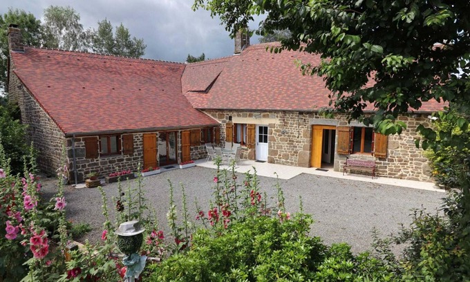 Saint-Bomer-les-Forges Cottage | Spacious 19th-century country house with pets allowed and garden, perfect for relaxation