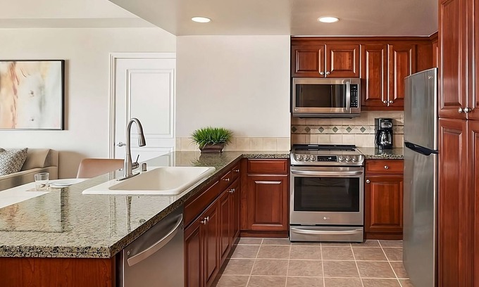 Las Vegas Hotel | Spacious Getaway | 2 BR Suite w/Kitchen | Near Fountains of Bellagio