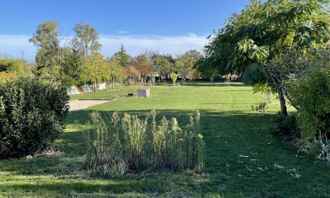 Onzain Cottage | Spacious Gîte with Large Garden, Near Loire Castles & Activities, 5 mins from Chaumont-sur-Loire