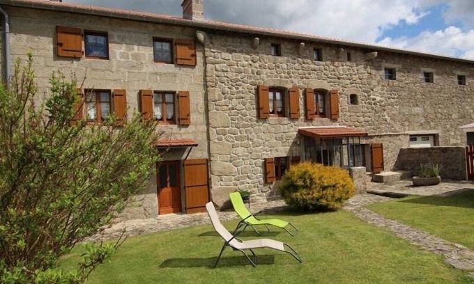 Croisances Cottage | Spacious Gîte with Private Gym, Terrace & Garden, near Hiking & Fishing Spots