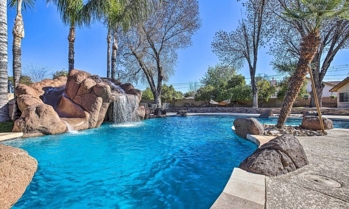 Glendale House | Spacious Glendale Home w/Outdoor Kitchen!