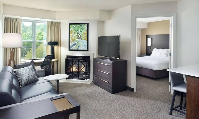 Cary Hotel | Spacious Good-Value Accommodation! Full Kitchen, Free Breakfast, Swimming Pool!