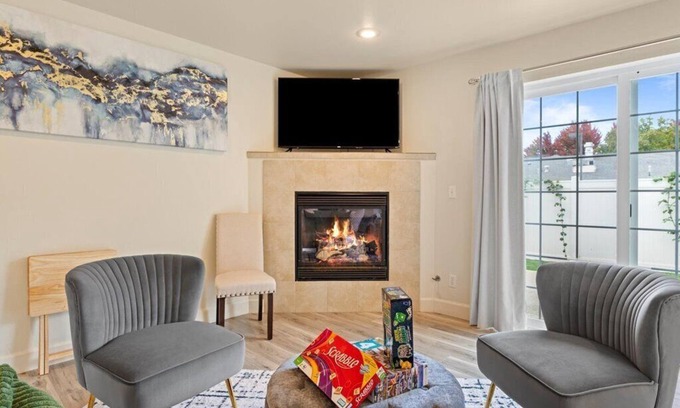 College Place House | SPACIOUS GOURMET KITCHEN WITH 2 KING ENSUITES, GAMES, CLOSE TO DOWNTOWN